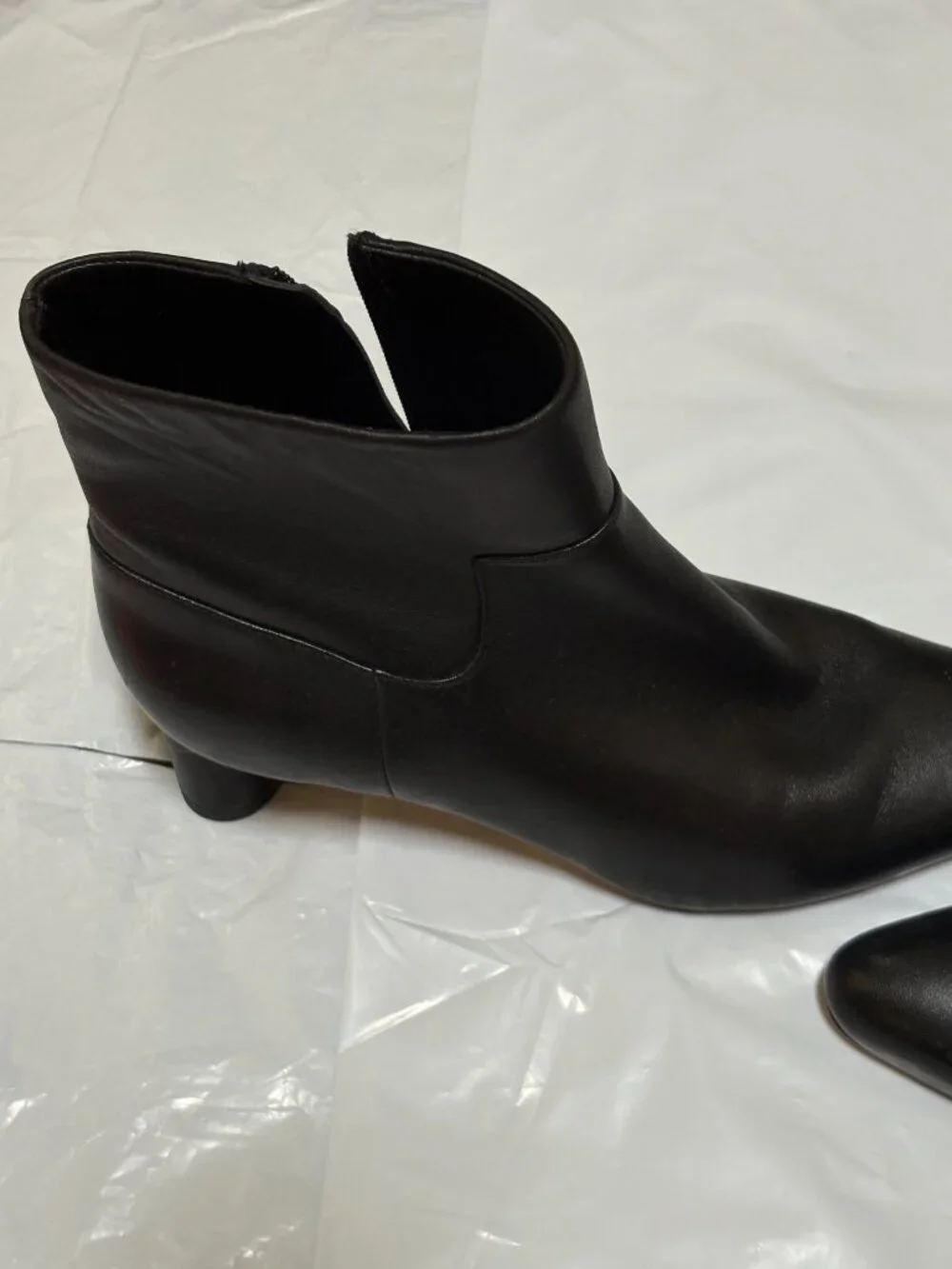 Vince Hilda Soft Leather Booties Sz 7.5 Black ~2 inch Heel